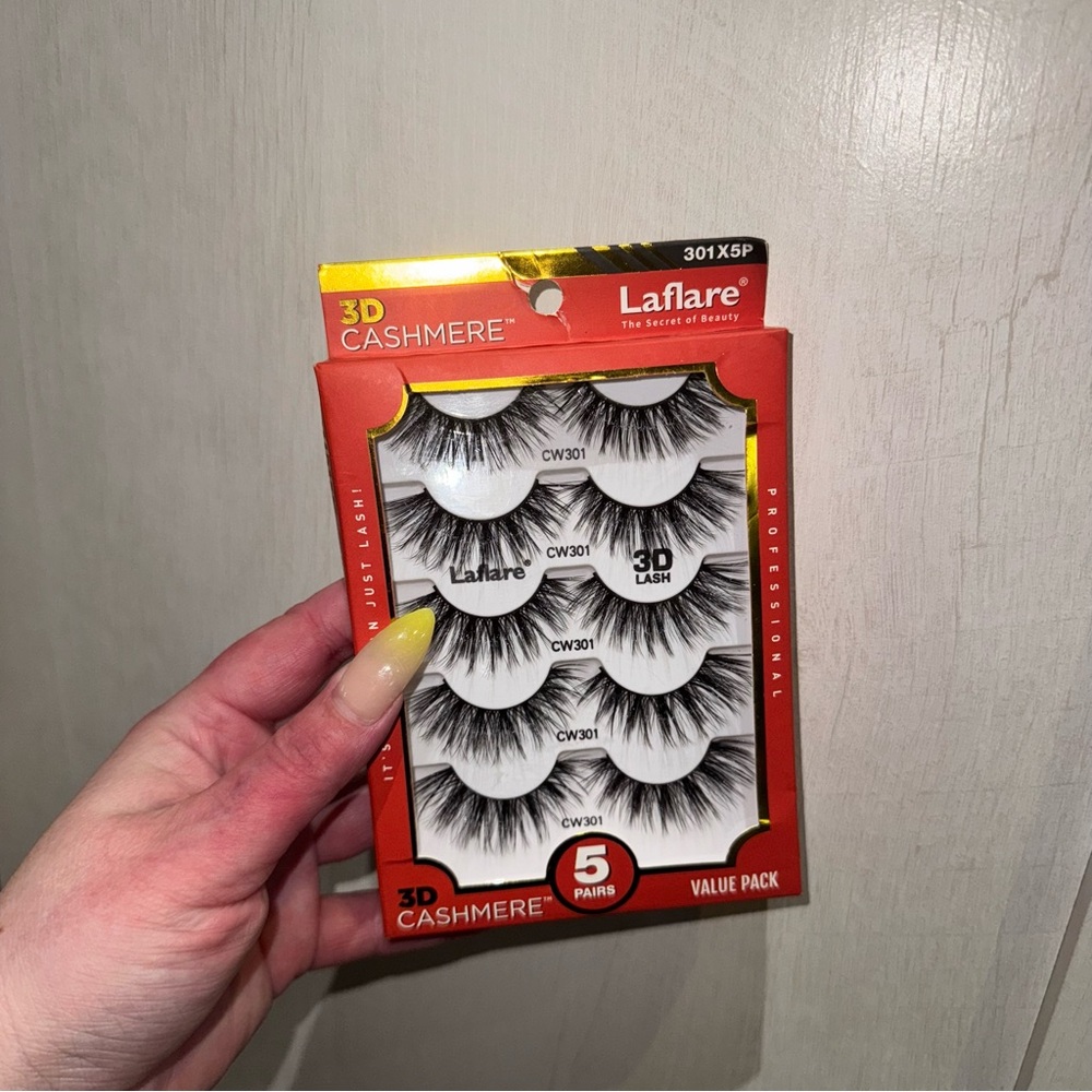 Set of lashes